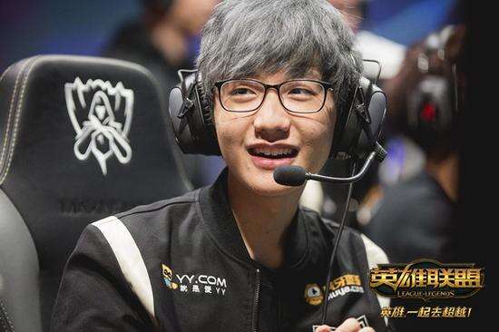 耶诺德脱颖 耶诺德脱颖